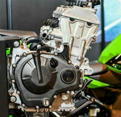 ZX250R-moteur3.jpg